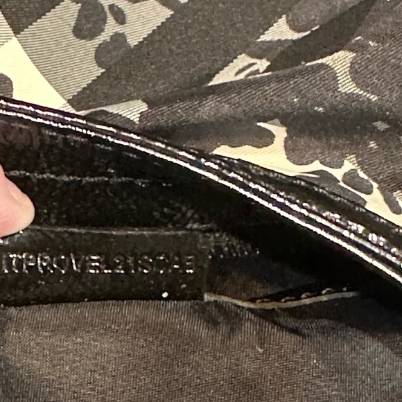 Burberry nylon patent Beat check floral Florence tote. With COA. Like new - Picture 10 of 12